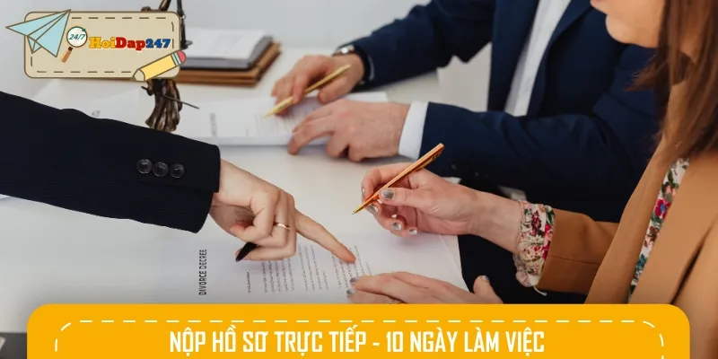 Phụ huynh có thể nộp hồ sơ trực tiếp để chuyển trường cho các em